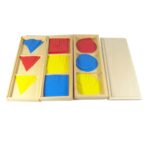Montessori, farebné tvary, vrstvené kruhy, štvorce, trojuholníky, geometrické pomôcky, jemná motorika, pomôcka pre deti